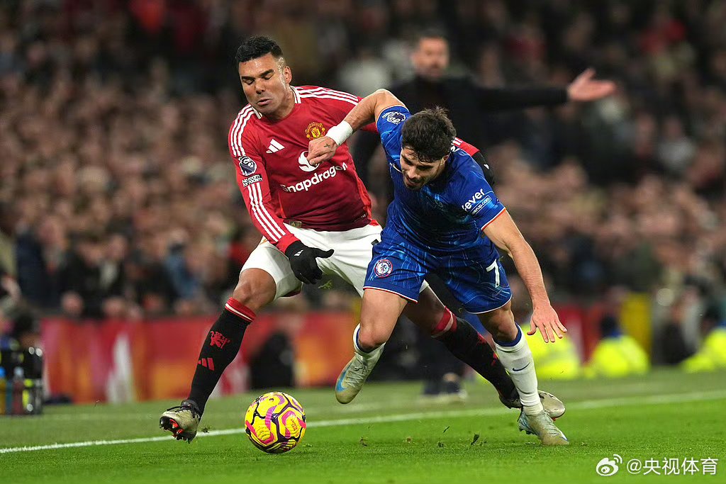 包含曼联门线救险备战亚冠纽卡斯尔围绕意甲止住颓势，拜仁慕尼黑围绕德国杯复出首秀瞬间刷屏的词条