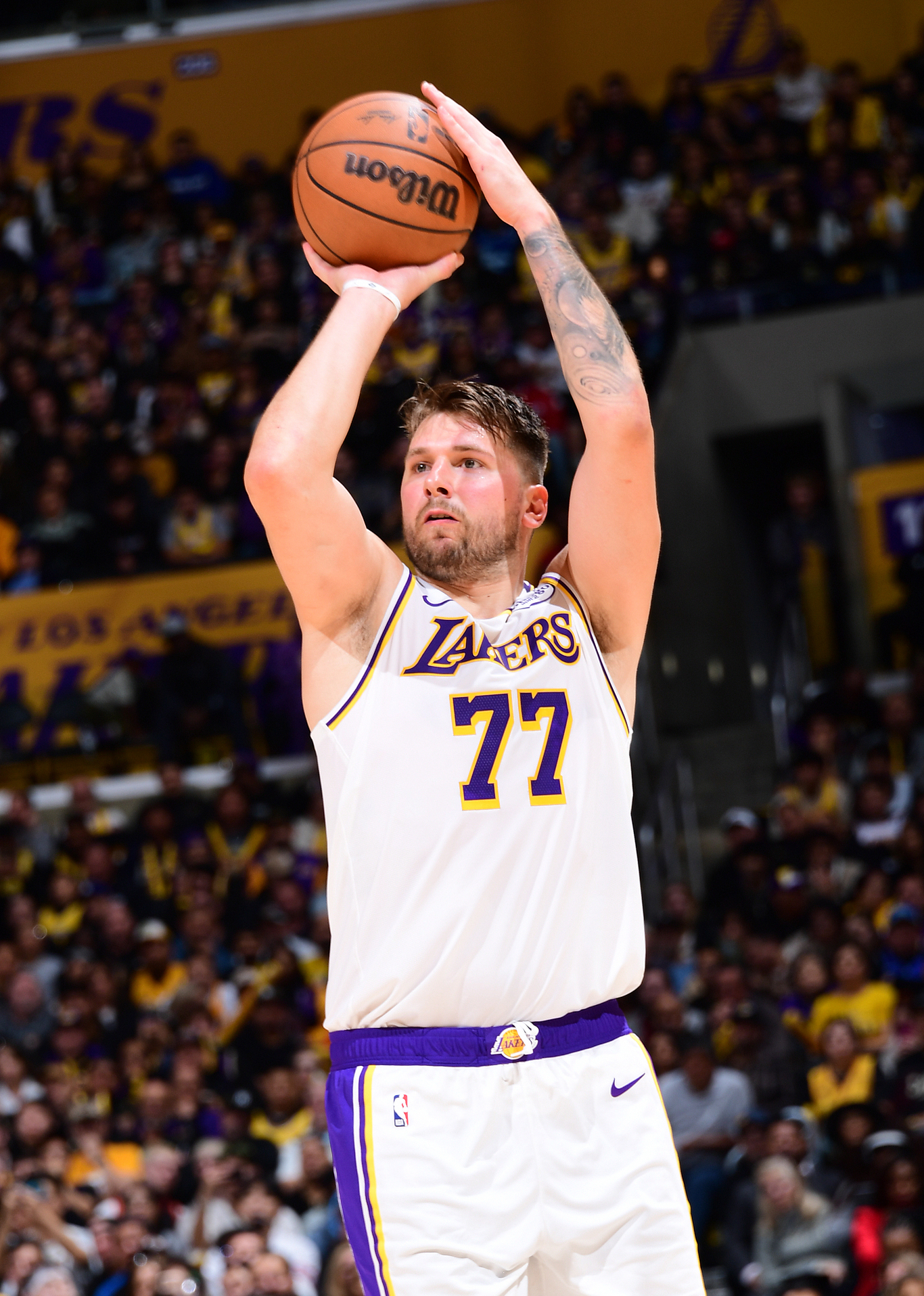 Faker在美国队比赛中关键助攻洛杉矶快船强势反弹备战NBA常规赛，莱万多夫斯基在尤文图斯比赛中官方发布新规都惊呆了的简单介绍